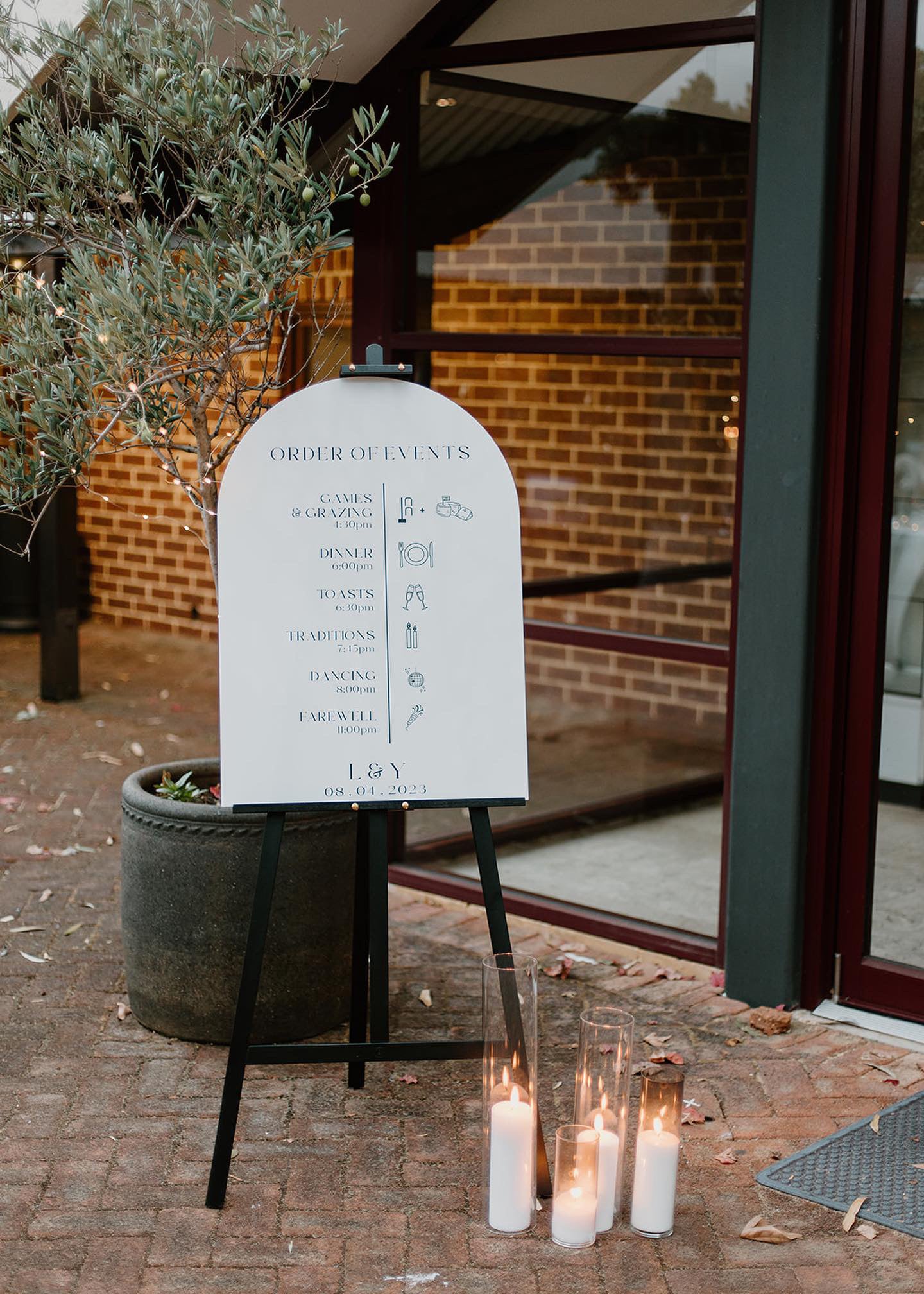 ARCH WELCOME SIGN