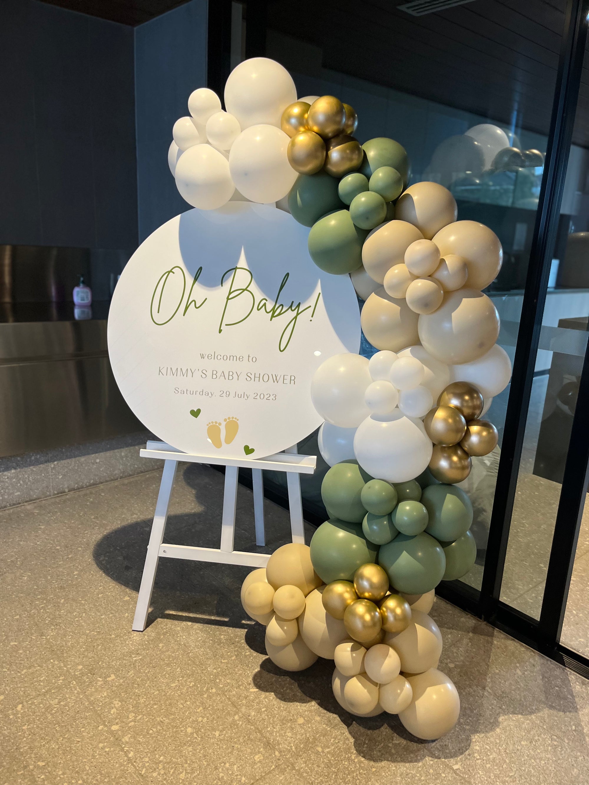 CIRCLE WELCOME SIGN